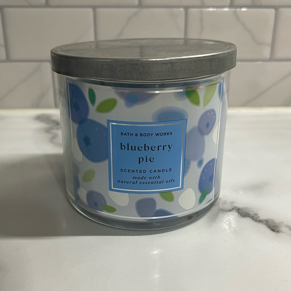 Bath and Body Works Candle - 3 wick - Blueberry Pie